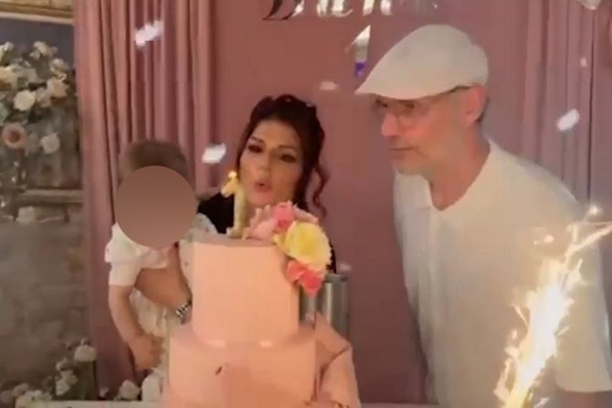 Sanja Maletić prvi rođendan Vanja torta svećice