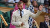 Stigao je i KRALJ VIMBLDONSKE LOŽE: Simbol britanskog šmeka i elegancije, slikao se sa ovom LEPOTICOM