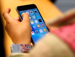 iPhone, ajfon, dete, mobilni telefon