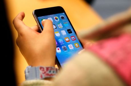 iPhone, ajfon, dete, mobilni telefon