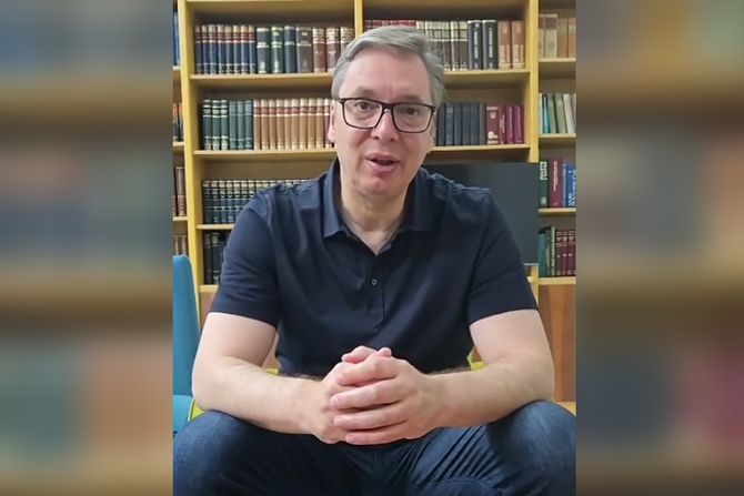 Aleksandar Vučić Preklinjem vas očinski molim