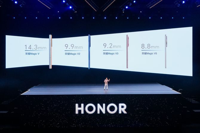 HONOR Magic V5
