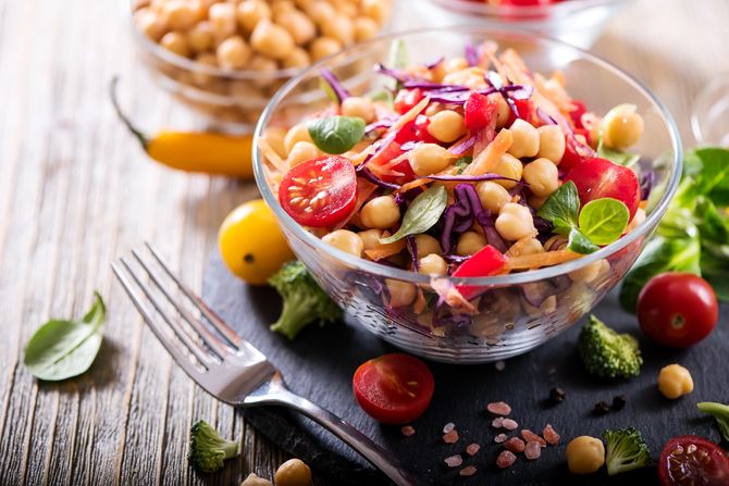 salata sa leblebijama salata sa leblebijama