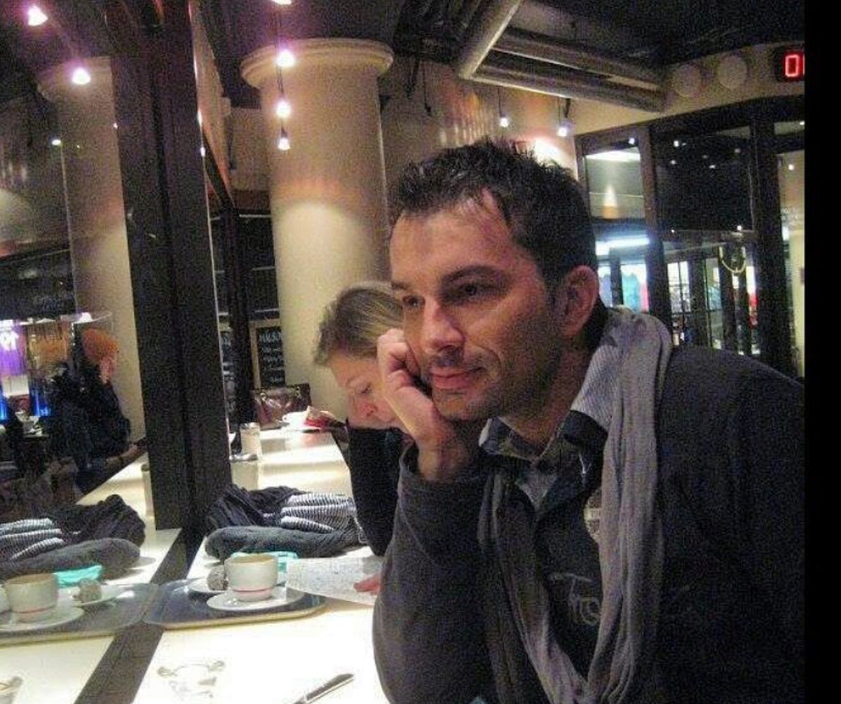 "Tukla me je pred decom" Pevač doživeo nasilje od žene, pa je uhvatio u prevari: "Odlučio sam da se razvedemo"