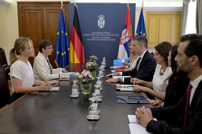 Marko Đurić sa ambasadorkom Nemačke Anke Konrad Marko Đurić sa ambasadorkom Nemačke Anke Konrad