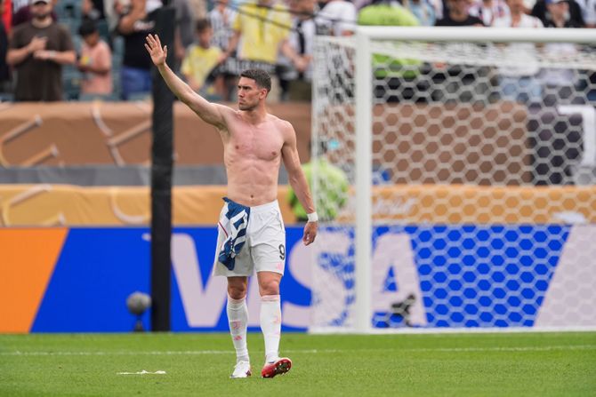 Dušan Vlahović - FK Juventus Dušan Vlahović - FK Juventus