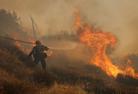 Šumski požar na Kritu Šumski požar na Kritu
