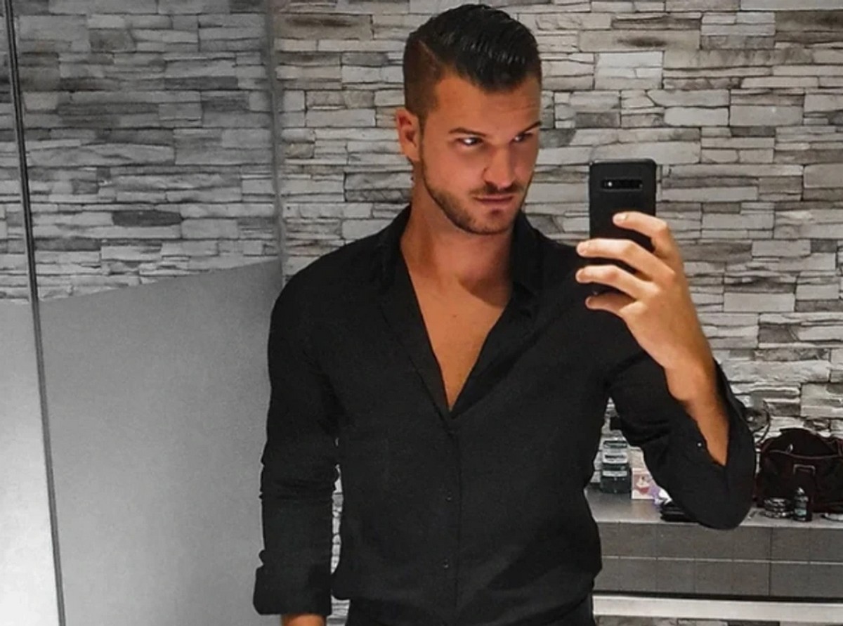 Bivši zadrugar divljao na Tompsonovom koncertu: Skidao se, pa pokazivao fašistička obeležja "Ovaj orgija..."