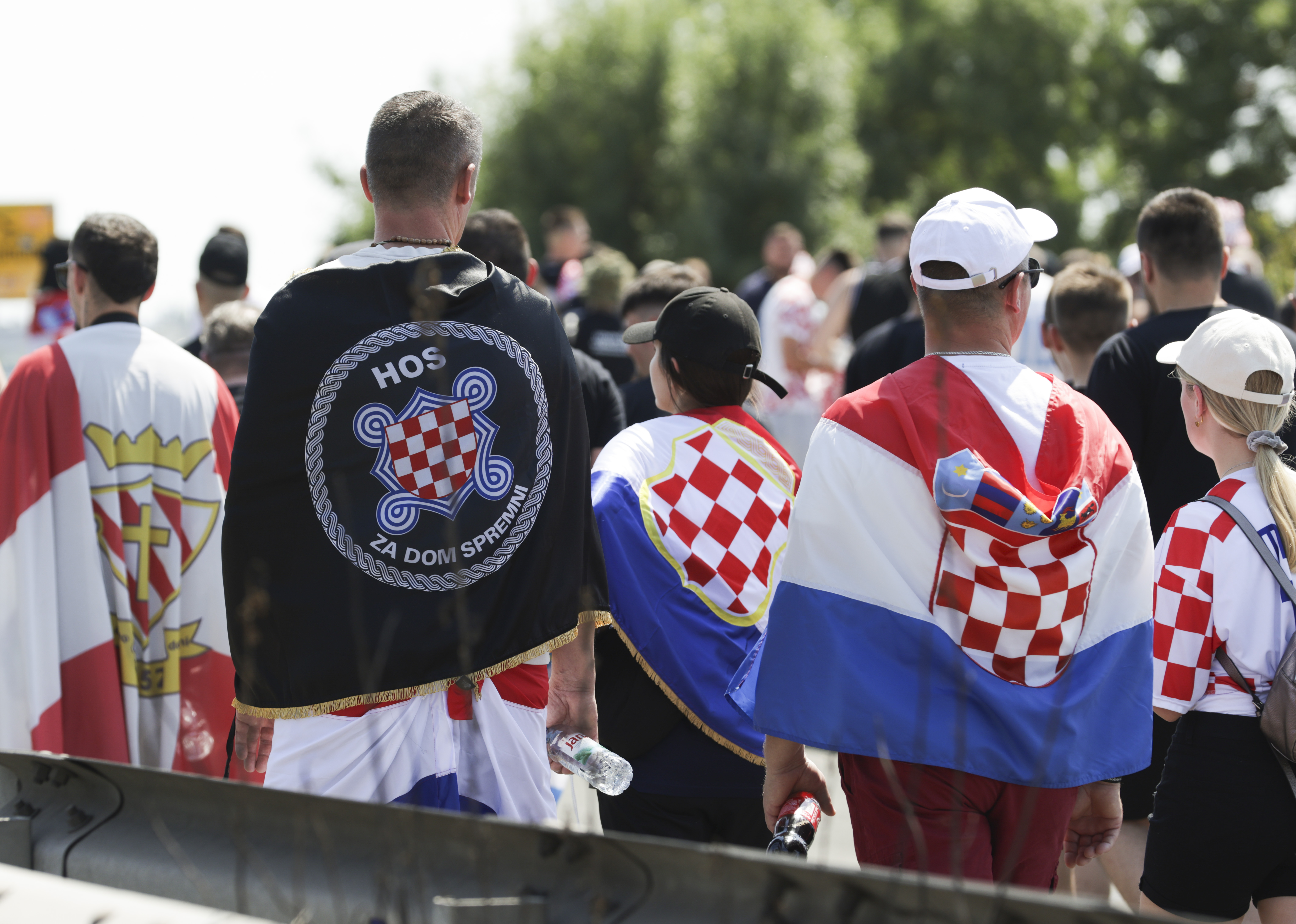 Dvojica mladića kažnjena sa po 700 evra zbog nacističkog pozdrava u Zadru