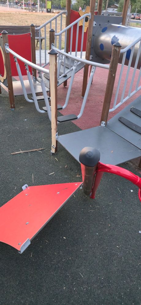 Uništen parkić kod Arene Novi Beogtad Uništen parkić kod Arene Novi Beogtad