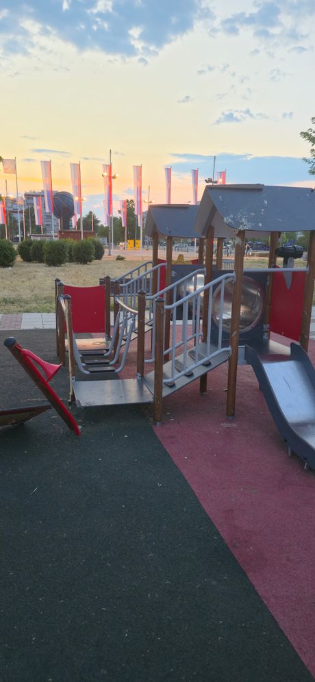 Uništen parkić kod Arene Novi Beogtad Uništen parkić kod Arene Novi Beogtad