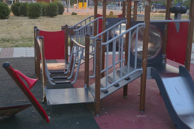 Uništen parkić kod Arene Novi Beogtad Uništen parkić kod Arene Novi Beogtad