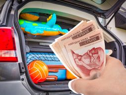 Auto, stvari, putovanje, novac, dinari