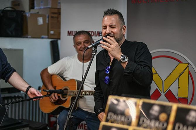Darko Kapo predstavio album obrada eks-ju hitova "Gold" Darko Kapo predstavio album obrada eks-ju hitova "Gold"