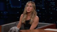 Dženifer Aniston nakon BURNOG razvoda, prošetala FRAJERČINU I PO: Bavi se hipnozom, kažu da je bolji od Breda