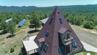 Kuća za apokalipsu se prodaje za SITNO: Ima solarne panele, staklenik, oblik piramide i krije tajni bunker