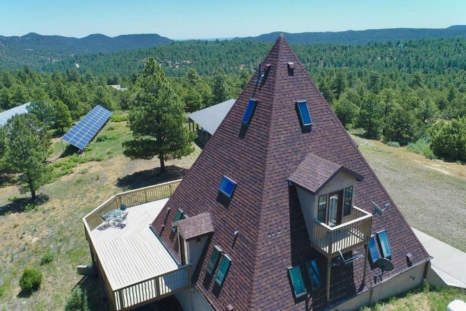 Kuća u obliku piramide za 50.000 evra, bunker Kuća u obliku piramide za 50.000 evra, bunker