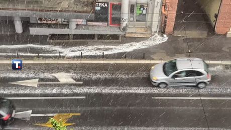Nevreme, oluja i potop u Takovskoj ulici Nevreme, oluja i potop u Takovskoj ulici