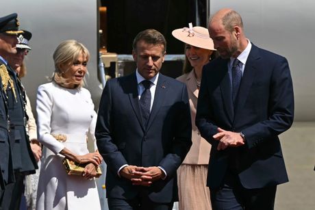 Vilijam i Kejt dočekali Emanuela i Brižit Makron Vilijam i Kejt dočekali Emanuela i Brižit Makron