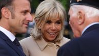 Brižit Makron u bež eleganciji zasenila britanskog premijera: Pokazala je kako se vlada stilom