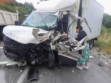 Sudar dva kamiona preko Kadinjače