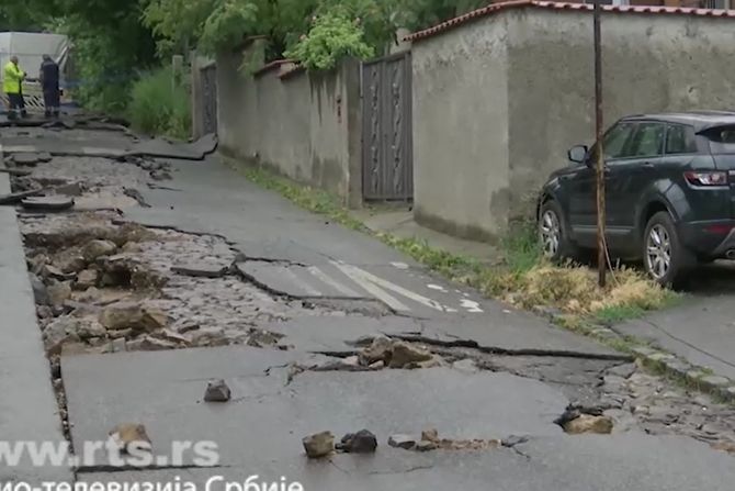Propao asfalt na Dušanovcu Propao asfalt na Dušanovcu