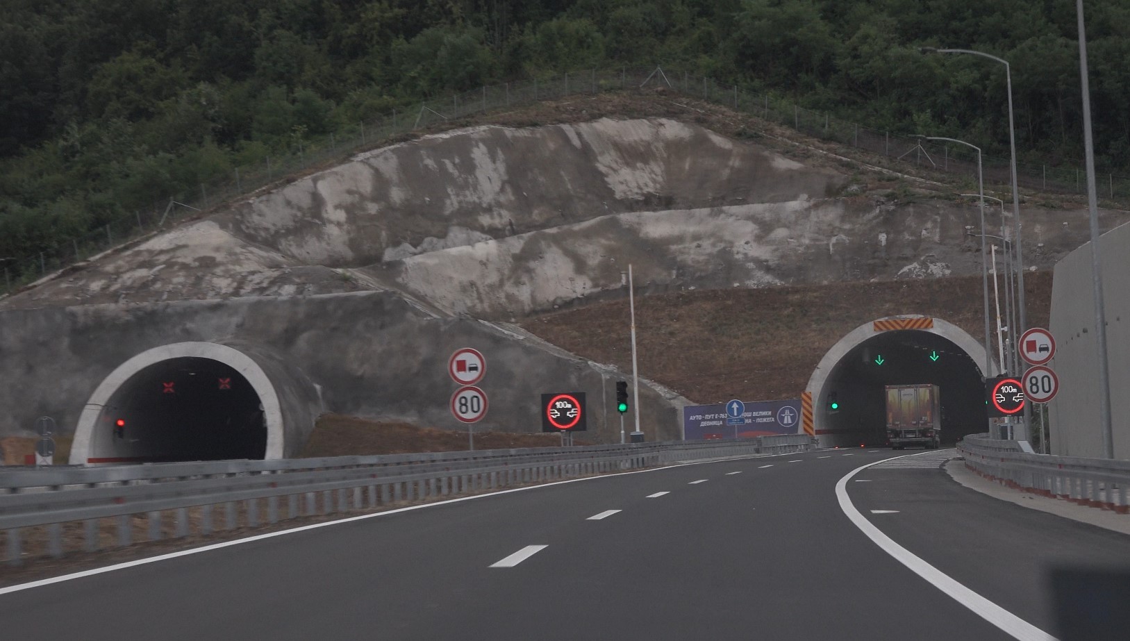 Vozači ovo morate da znate: Zatvorena zaustavna traka u smeru ka Beogradu, stvaraju se povremena zadržavanja