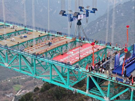Huajiang Grand Canyon Bridge Huajiang Grand Canyon Bridge