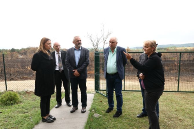 Adrijana Mesarović obišla ugrožene u požaru Adrijana Mesarović obišla ugrožene u požaru