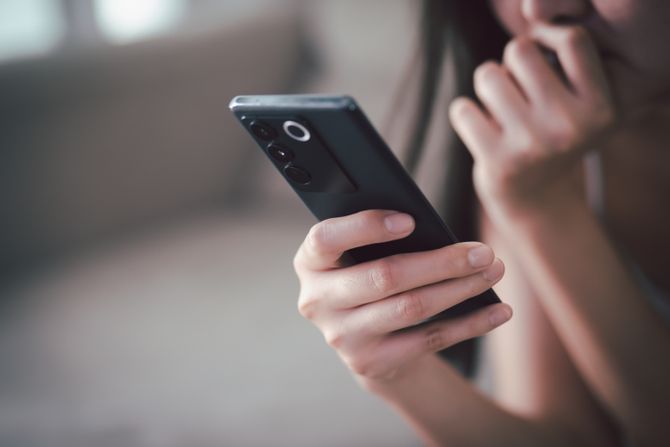 Telefon, poruke, žena Telefon, poruke, žena