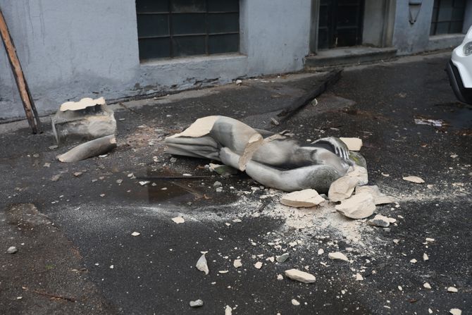Pala statua sa zgrade u Kneza Miloša Pala statua sa zgrade u Kneza Miloša