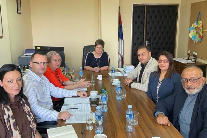 Razmatrane mere za jačanje obrazovne inkluzije i nastavak afirmativnih politika prema romskoj zajednici Razmatrane mere za jačanje obrazovne inkluzije i nastavak afirmativnih politika prema romskoj zajednici