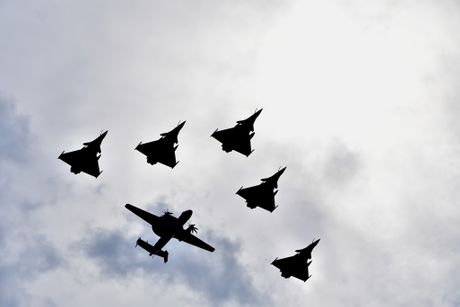 AWACS i Rafali Dan Bastilje AWACS i Rafali Dan Bastilje