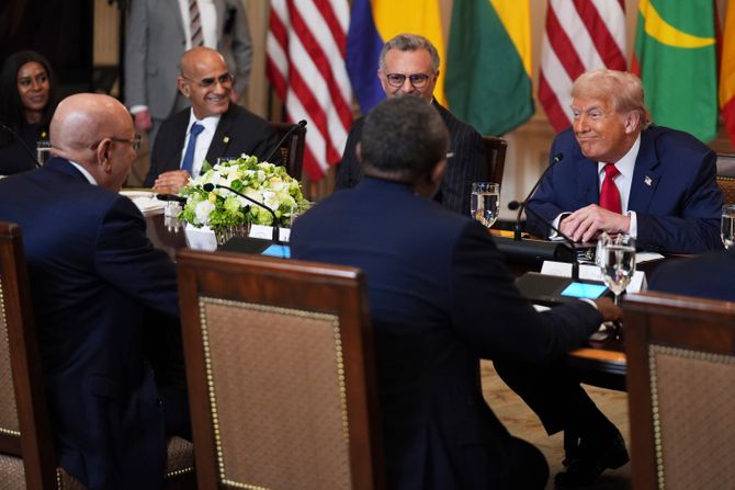 Donald Tramp i predsednik Liberije Džozef Boakaj Donald Tramp i predsednik Liberije Džozef Boakaj