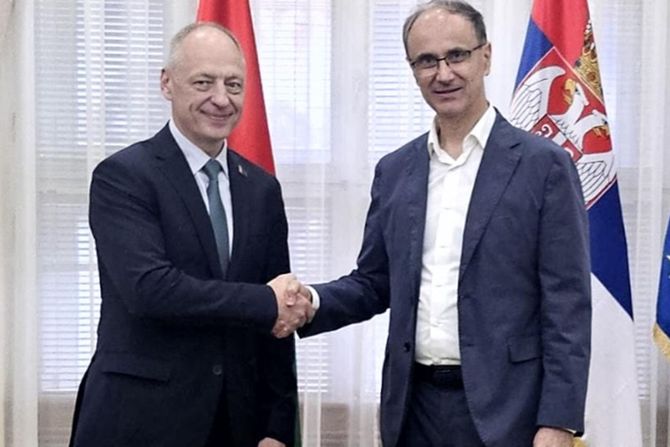 Đuro Macut, Artur Karpovič