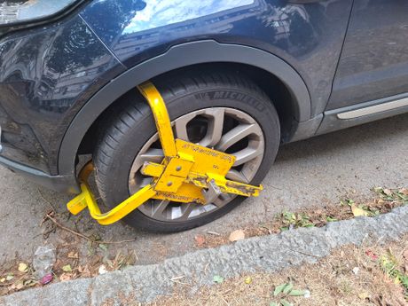 Parkiranje, parking kazne, lisice Parkiranje, parking kazne, lisice