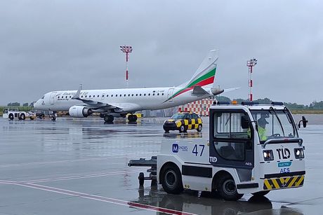 Bulgaria Air Embraer E190 ground handling Bulgaria Air Embraer E190 ground handling