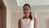 Ana izgleda kao milion dolara: U besprekornom izdanju, u društvu DVA muškarca odmara u Španiji