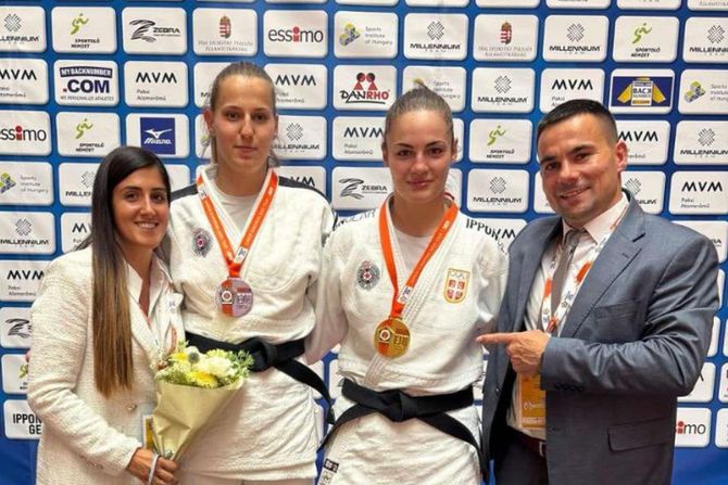 Jovana Stjepanović i Lana Lubura Jovana Stjepanović i Lana Lubura