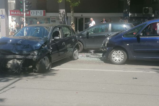 Saobraćajna nesreća Takovska Saobraćajna nesreća Takovska
