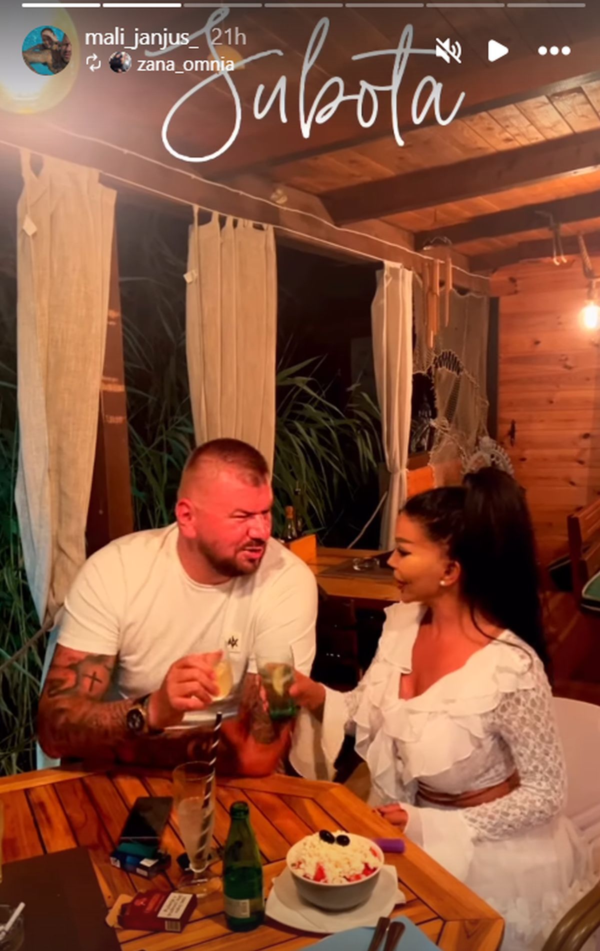 Janjuš uhvaćen sa devojkom na moru! Svi se pitaju da li se pomirio sa Majom Marinković, neverovatno liče!