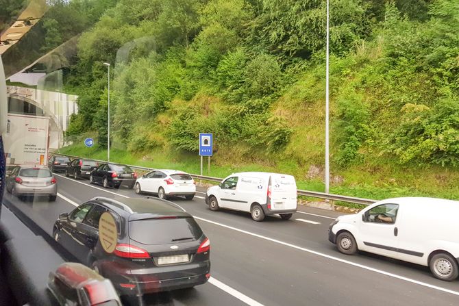 Kolona automobila , kola, gužve, auto Kolona automobila , kola, gužve, auto