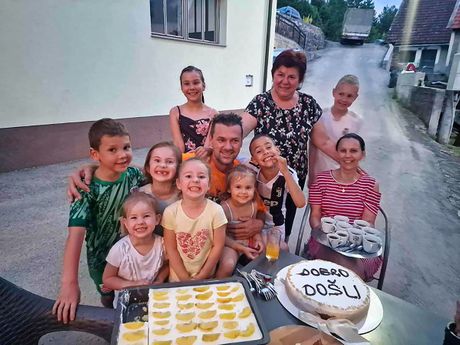 Sedmočlana porodica Ćališ, Rama