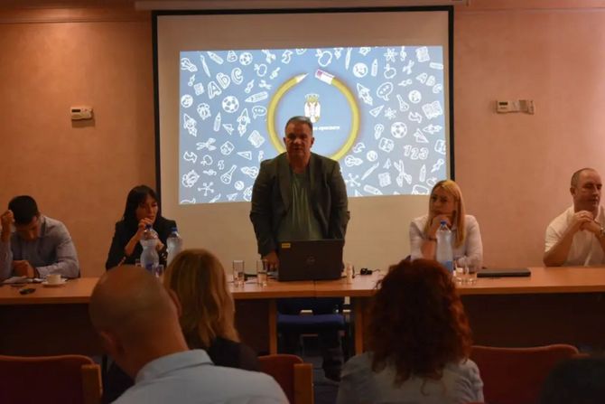 Ministar prosvete  Dejan Vuk Stanković