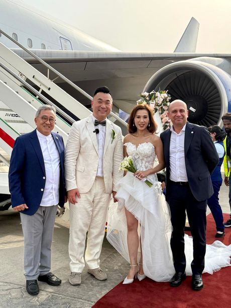 Sem Čui i Fiona venčanje u avionu Sem Čui i Fiona venčanje u avionu