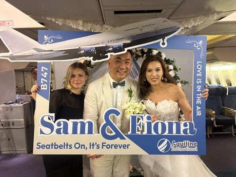Sem Čui i Fiona venčanje u avionu Sem Čui i Fiona venčanje u avionu