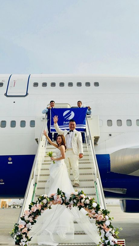 Sem Čui i Fiona venčanje u avionu Sem Čui i Fiona venčanje u avionu