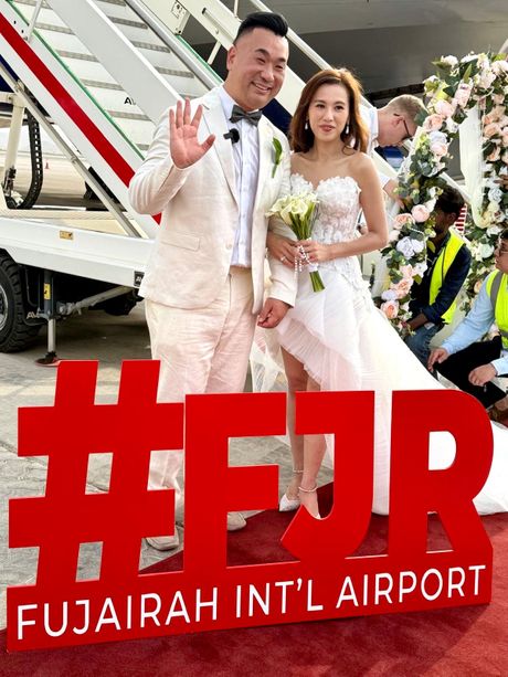 Sem Čui i Fiona venčanje u avionu Sem Čui i Fiona venčanje u avionu