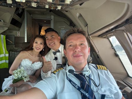 Sem Čui i Fiona venčanje u avionu Sem Čui i Fiona venčanje u avionu