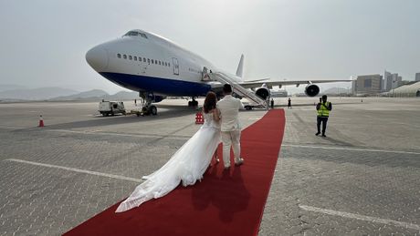 Sem Čui i Fiona venčanje u avionu Sem Čui i Fiona venčanje u avionu
